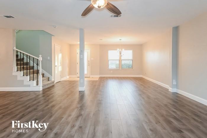 1215 Alhambra Dr - Photo 3 of 15