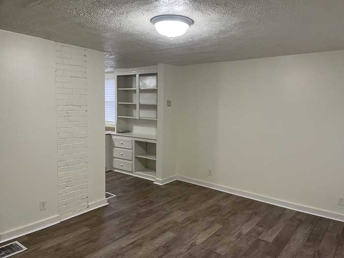 311 Cooper Dr - Photo 2 of 23