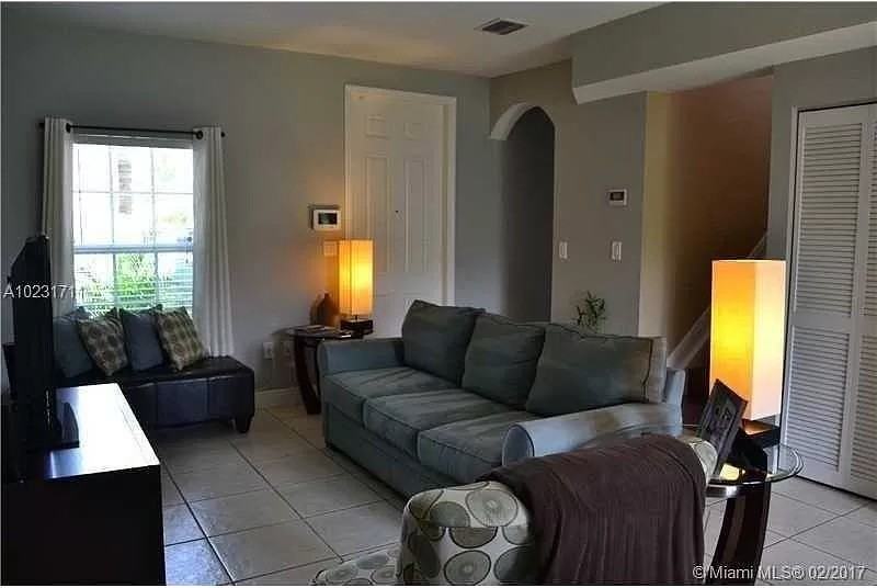 2402 Ne 41st Pl #2402 - Photo 3 of 15