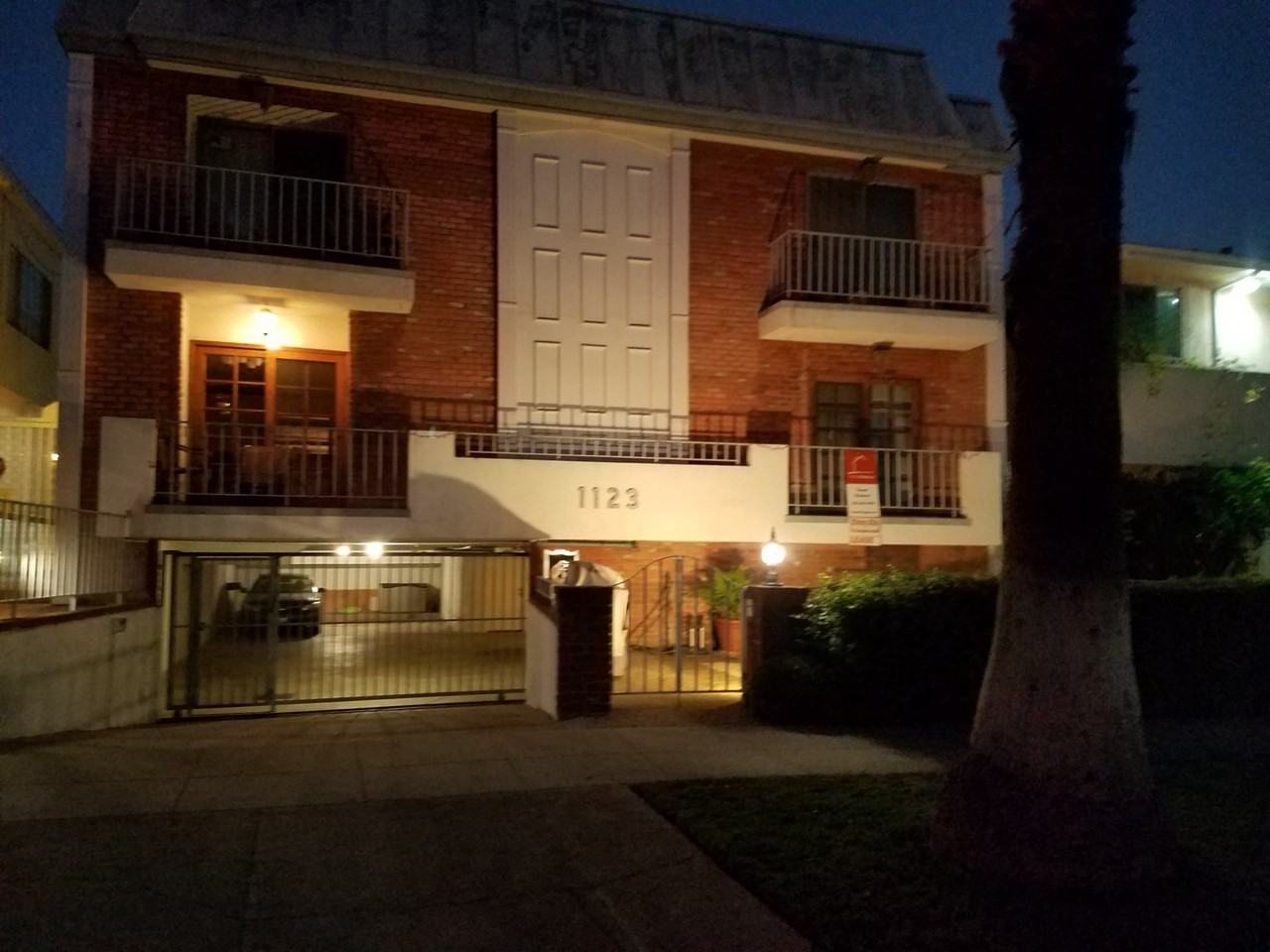 1123 Lincoln Boulevard - Photo 2 of 3