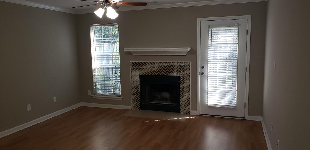 4728 Brookwood Dr #1 - Photo 4 of 20