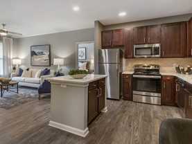 6450 Viewpointe Cir - Photo 1 of 1