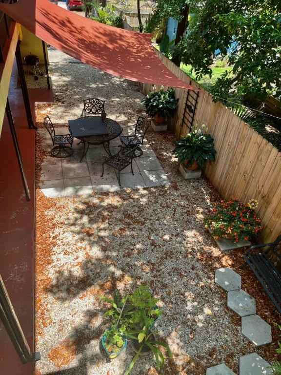 1135 Highland St N - Photo 2 of 10