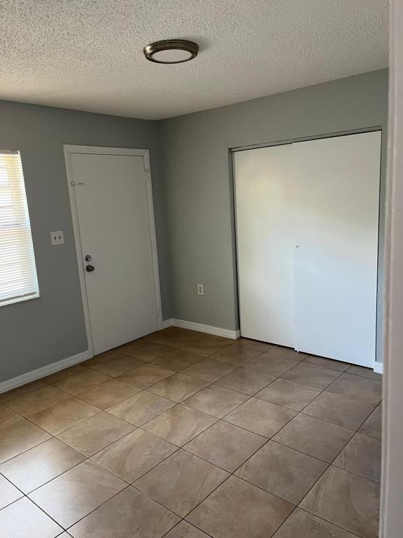843 Texas Ave - Photo 3 of 7