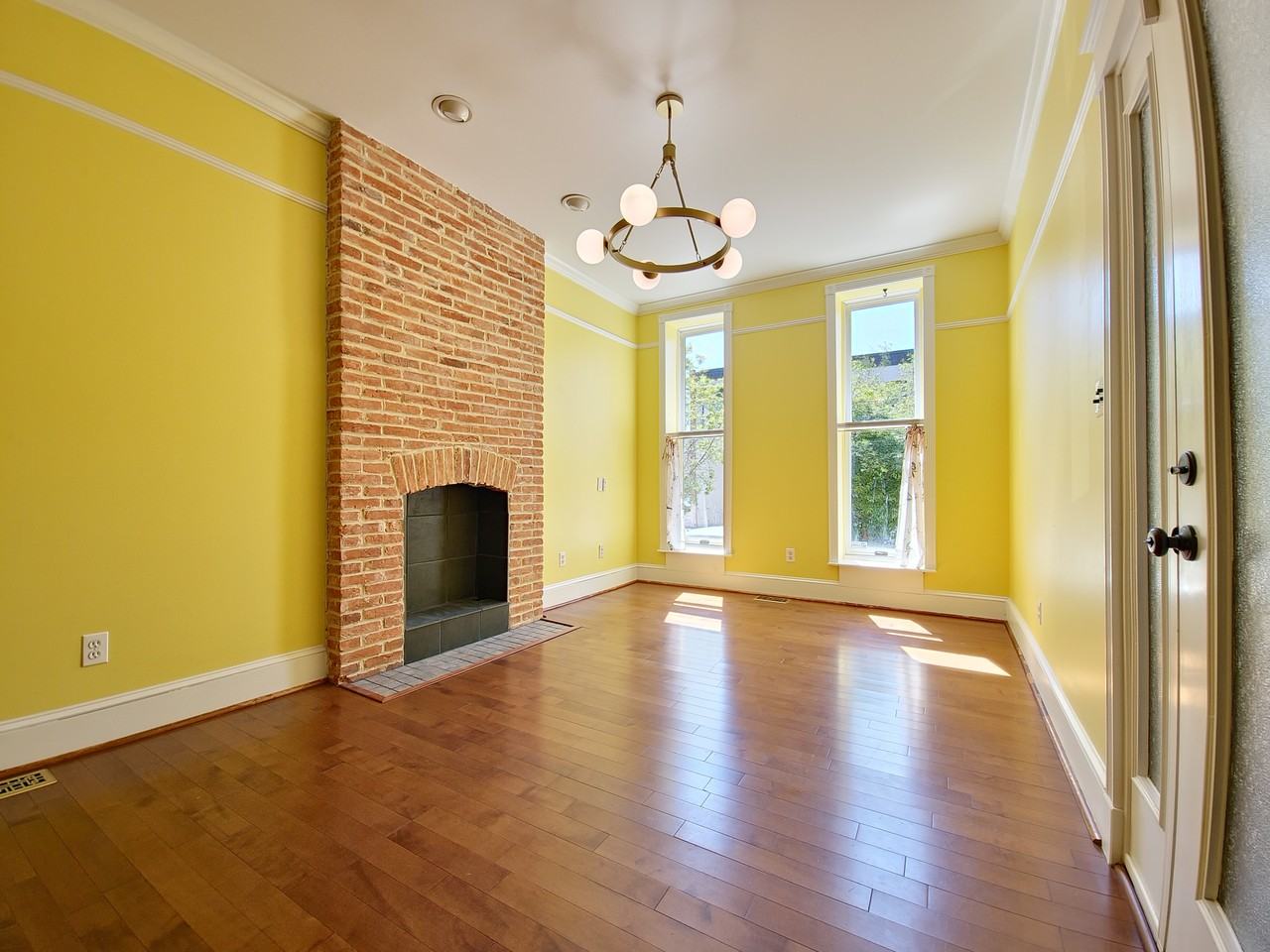 2326 E Fairmount Ave #1 - Photo 3 of 20