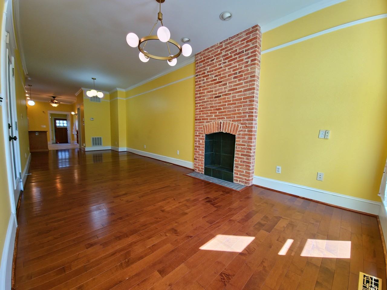 2326 E Fairmount Ave #1 - Photo 4 of 20