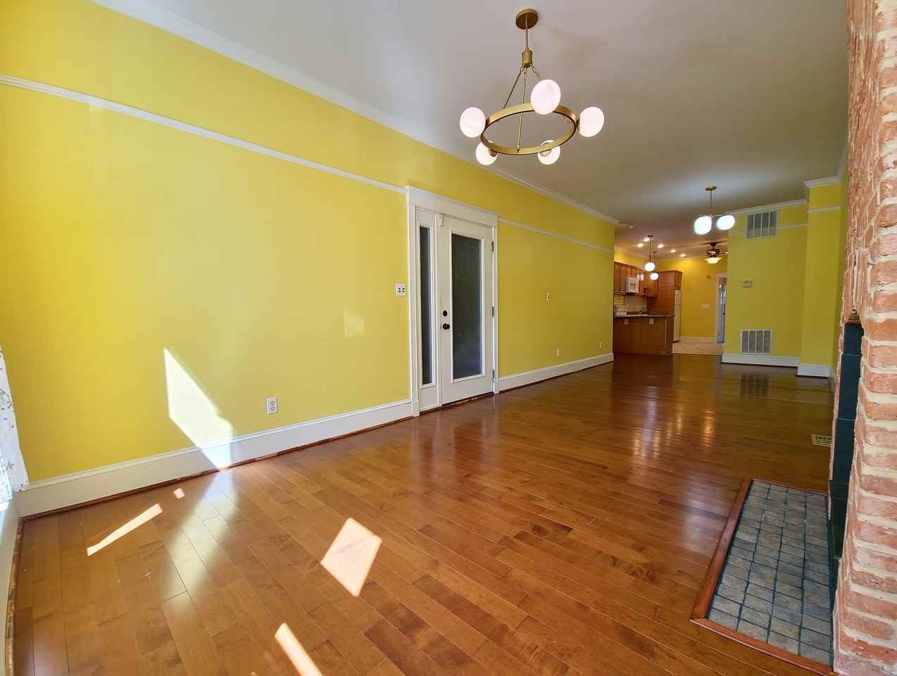 2326 E Fairmount Ave #1 - Photo 5 of 20