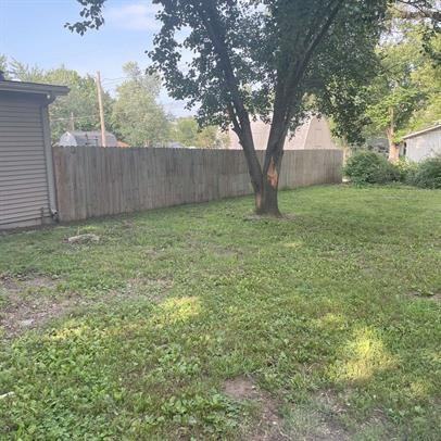 1027 N Poplar St - Photo 2 of 2