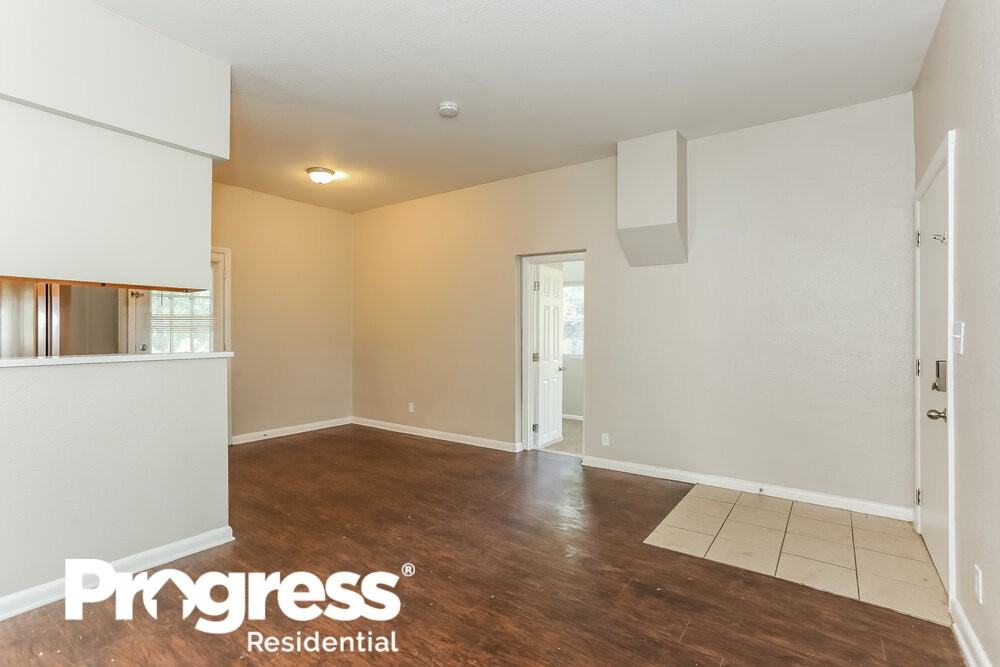 5945 110th St - Photo 3 of 16