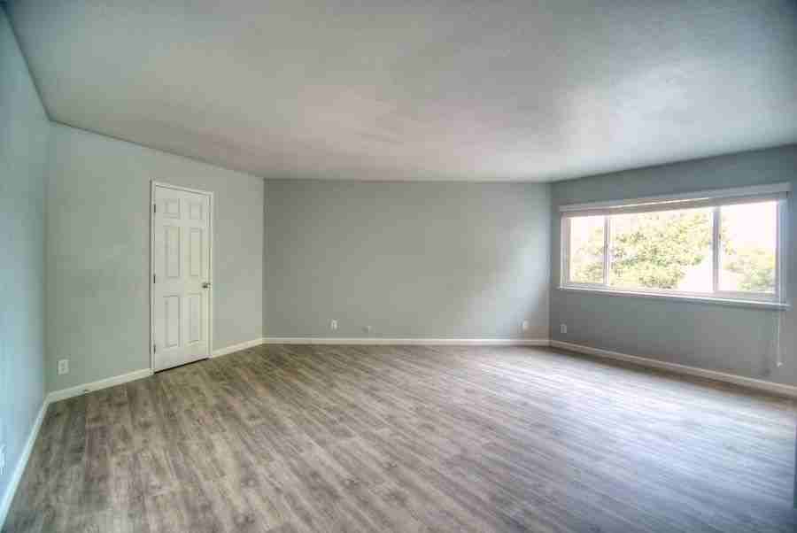 2240 Angela Ct #05 - Photo 7 of 8