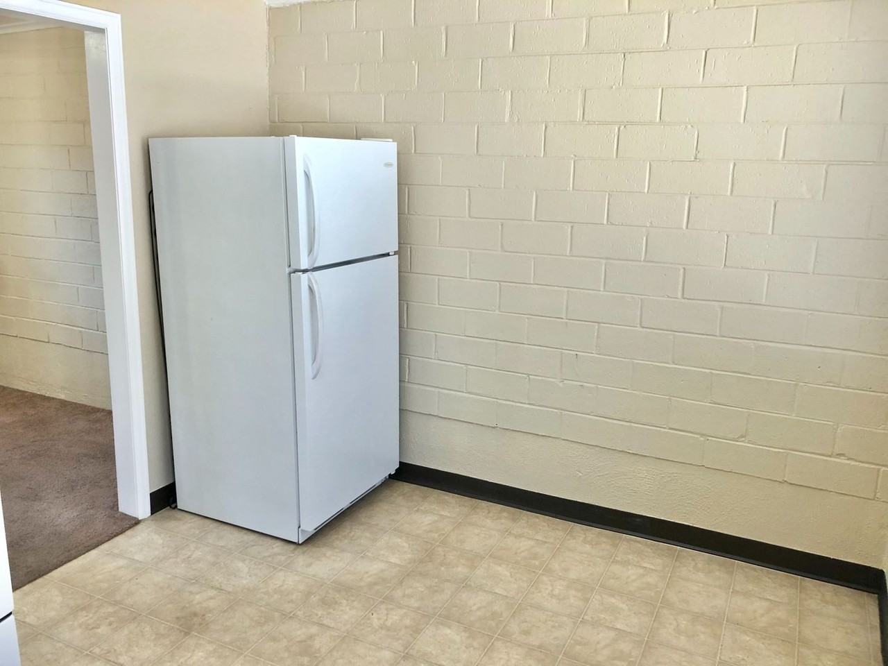 308 1/2 Washington Ave - Photo 3 of 9