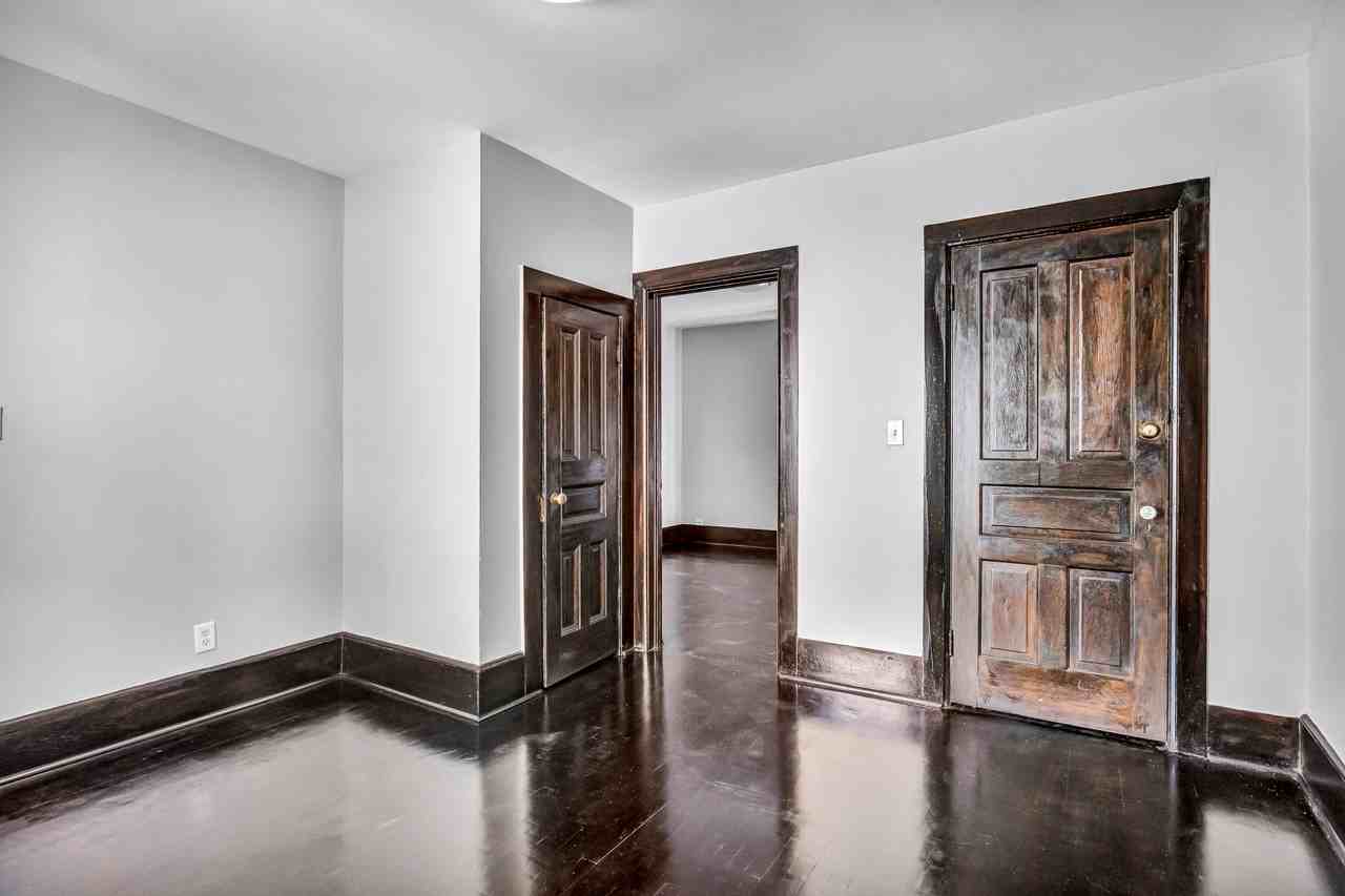 706 Saint Clair Ave - Photo 2 of 24