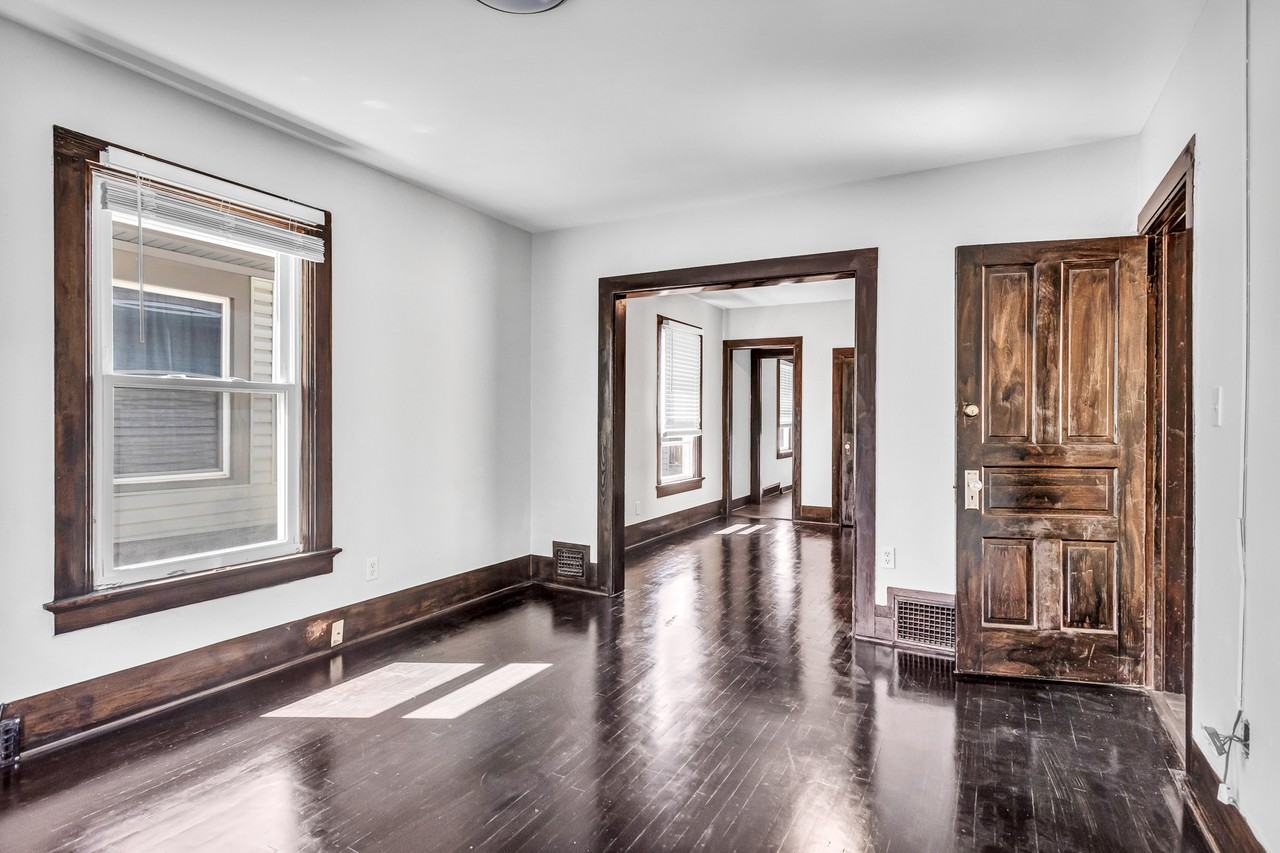 706 Saint Clair Ave - Photo 3 of 24