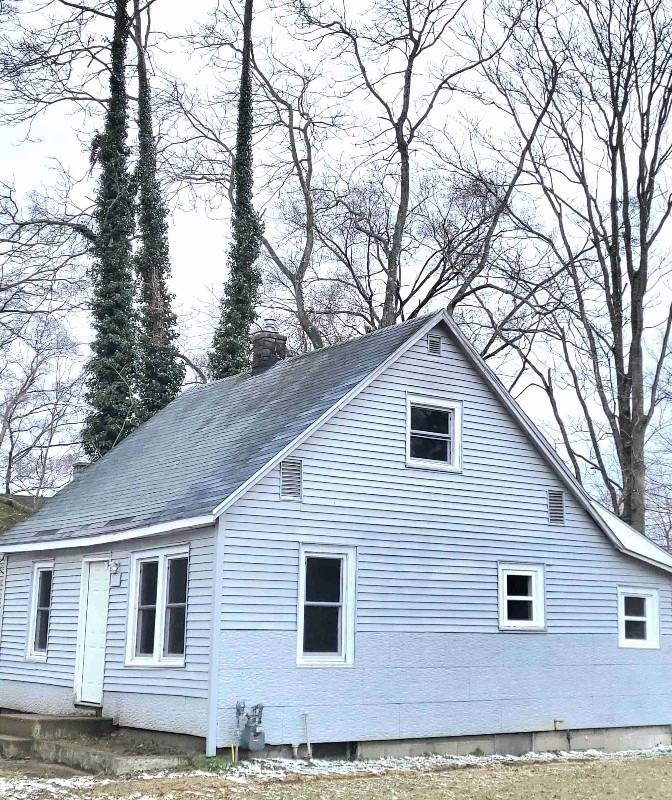 1080 Thomas Ave - Photo 2 of 12