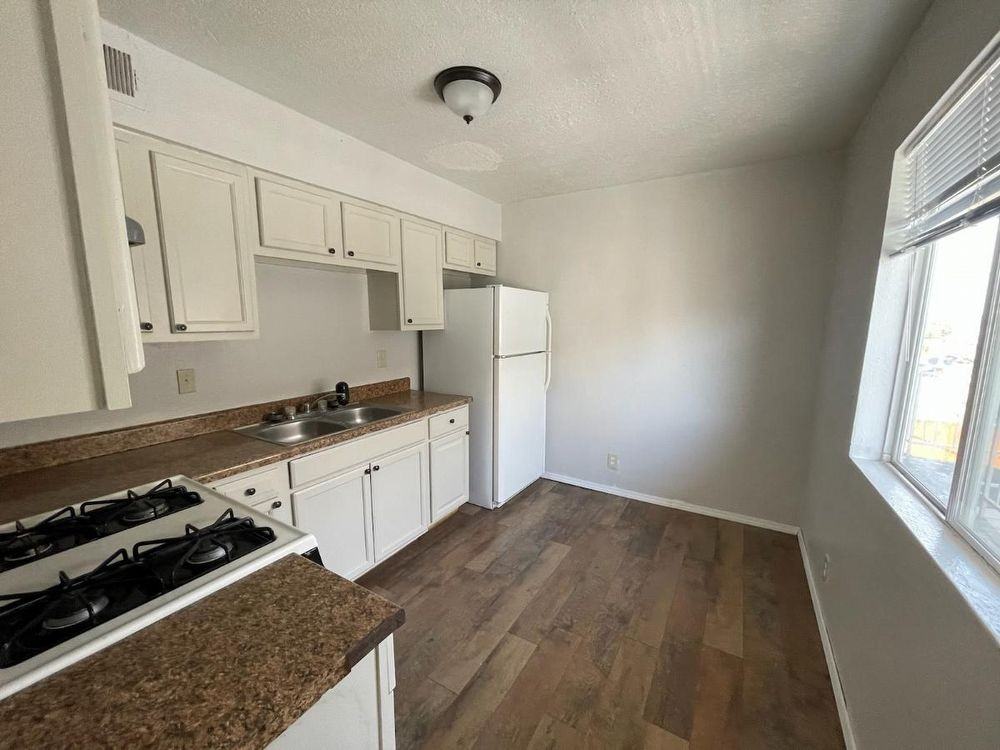 425 Wisconsin St Ne - Photo 2 of 5