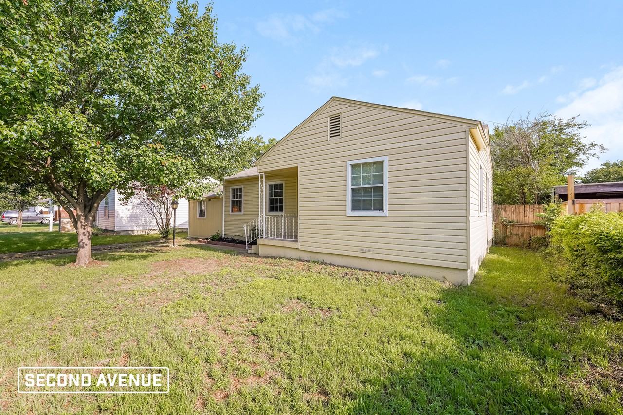 1819 Barlow Ave - Photo 2 of 16