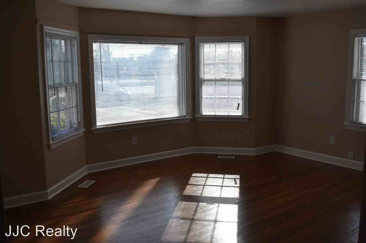 15637 Warwick Blvd - Photo 3 of 24