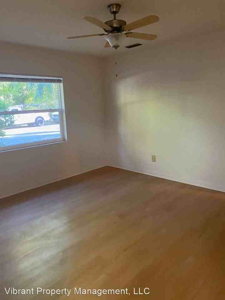 823 Se 4th Ave - Photo 3 of 14