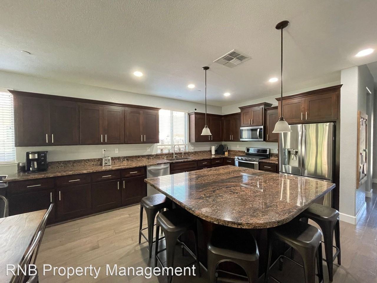 818 Baronial Ln - Photo 3 of 22