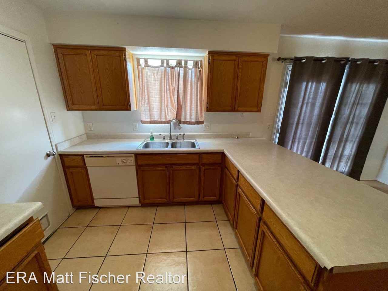 8887 E 39th St - Photo 3 of 21