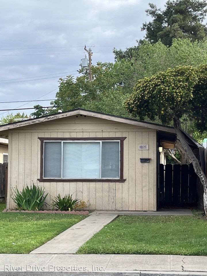 1021 W Santa Fe Ave, Merced, CA 95340 2 Bedroom House for 1,295/month