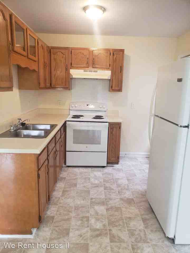 832 Carrieland Dr - Photo 2 of 10