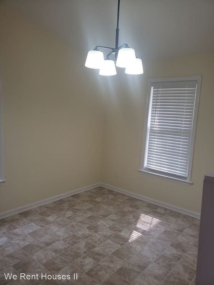 832 Carrieland Dr - Photo 3 of 10