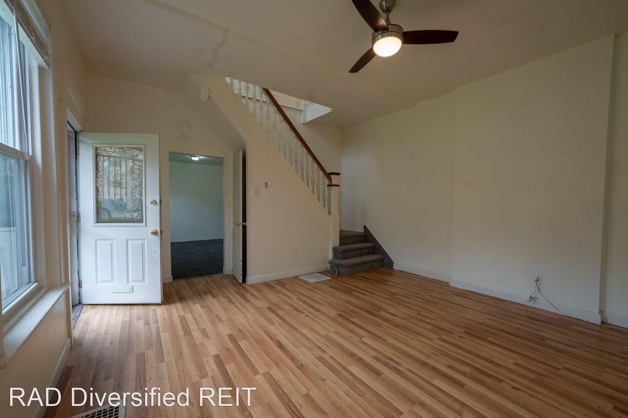1760 N Lindenwood St - Photo 2 of 13
