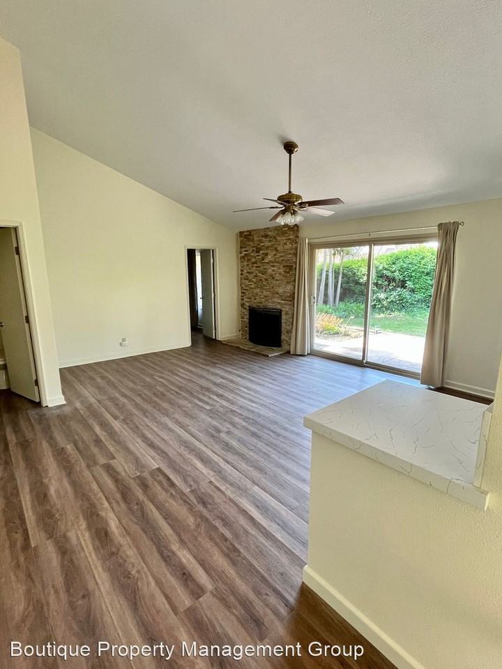 25582 Spinnaker Dr - Photo 2 of 15