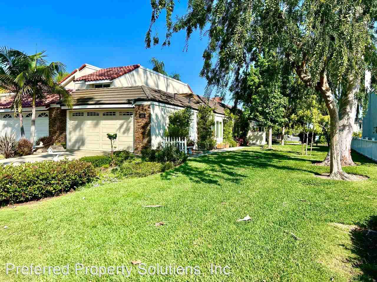 22732 Waterside Ln - Photo 2 of 44