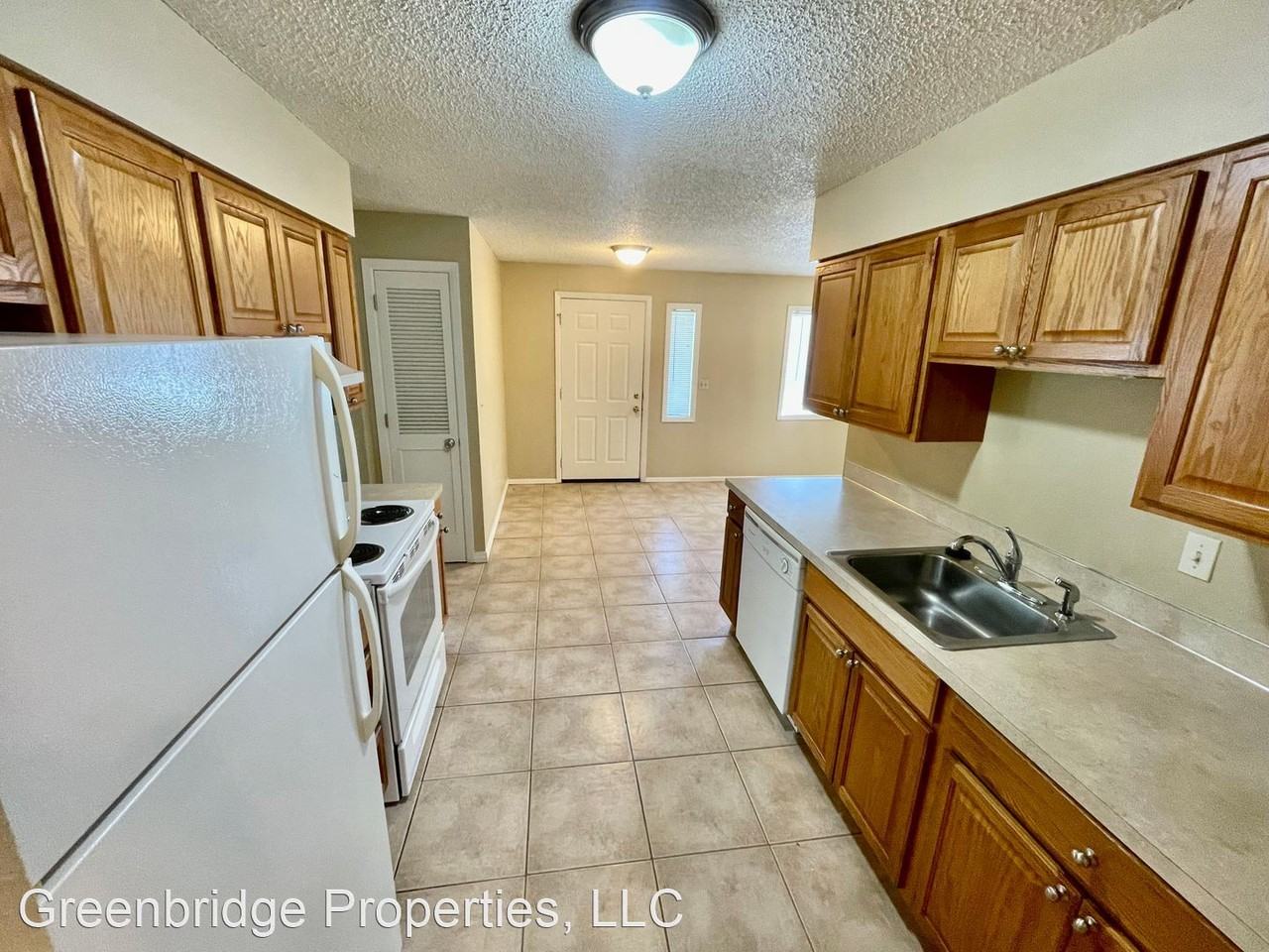 3143 Se 26th Ave - Photo 2 of 33