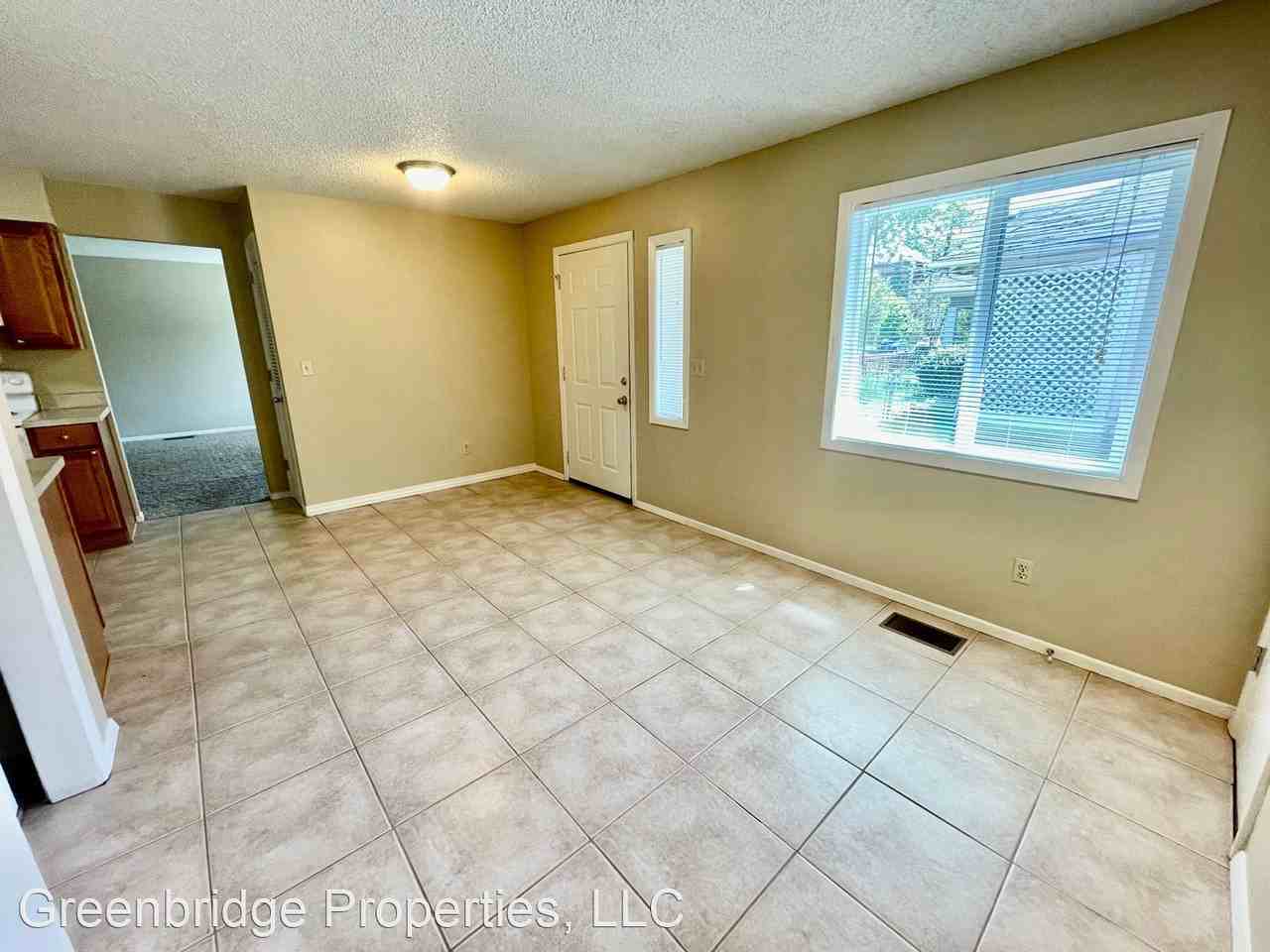 3143 Se 26th Ave - Photo 3 of 33