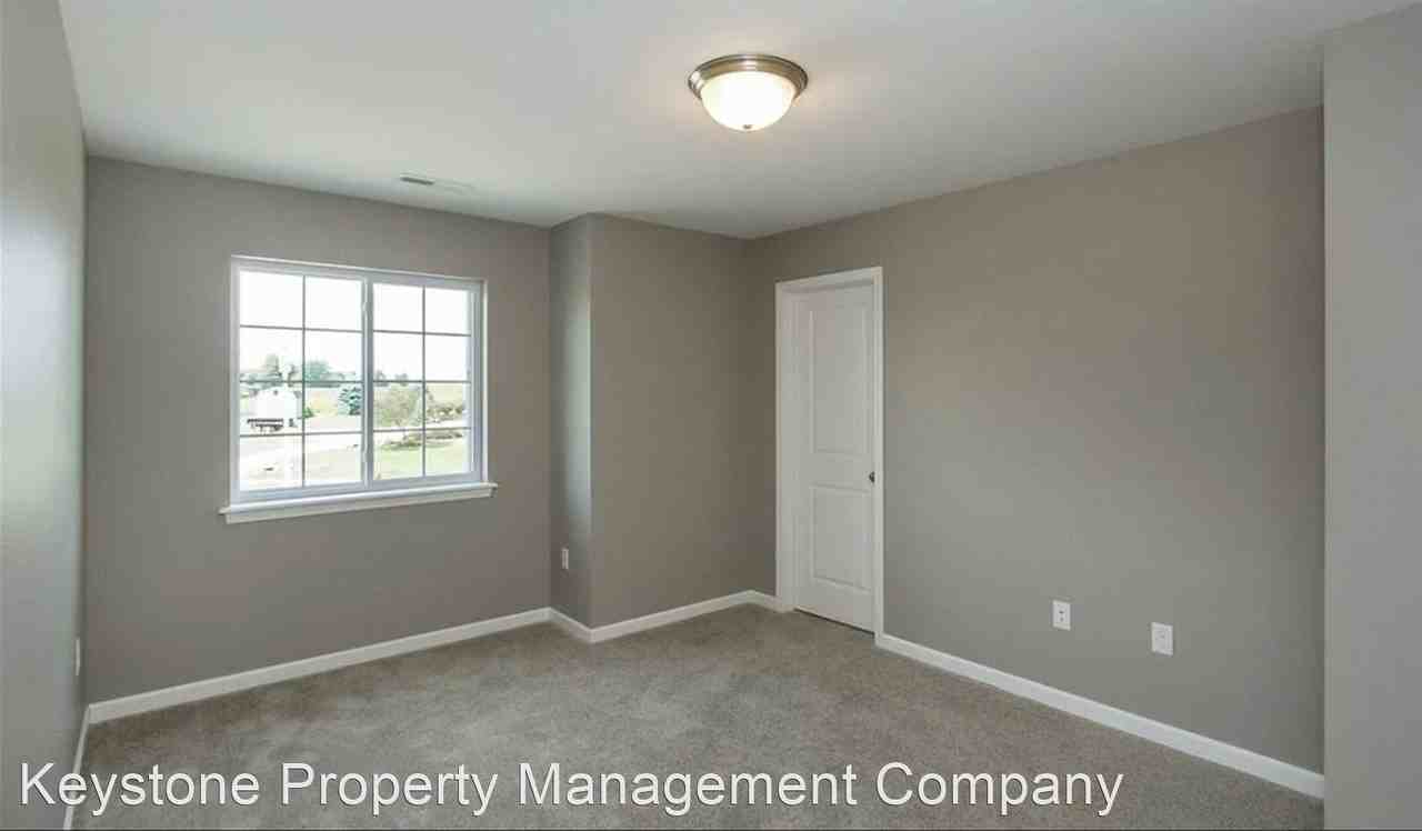 1880 Carroll Ct - Photo 3 of 13