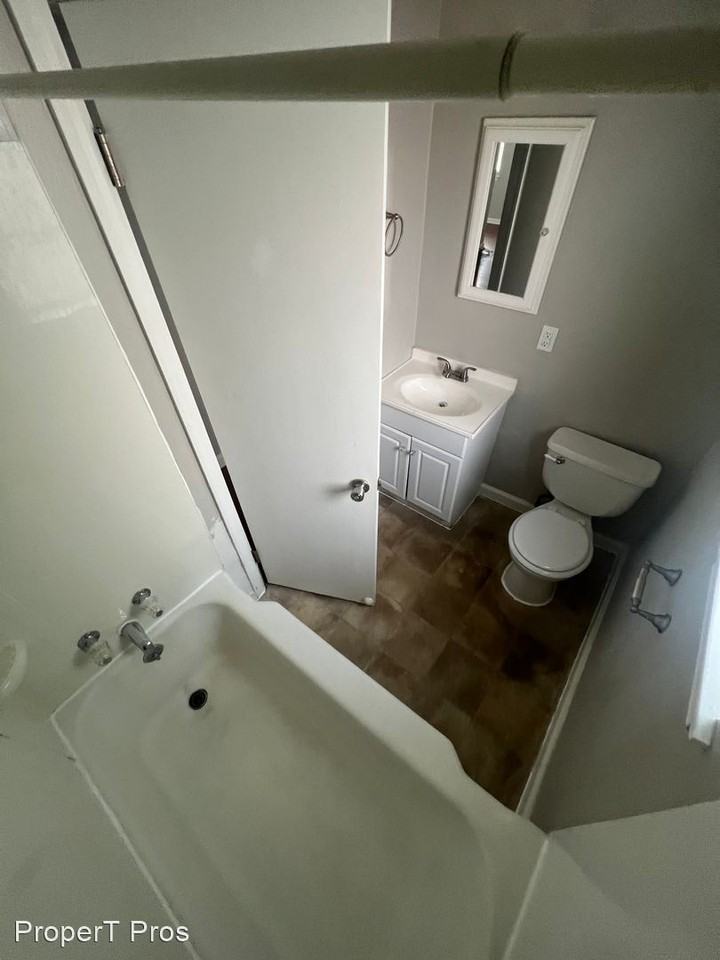 2715 Forest Avenue & 2717 Forest Avenue - Photo 3 of 7