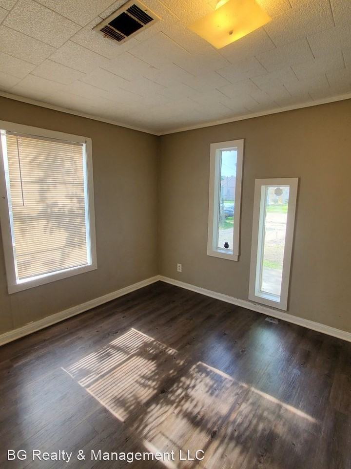 2801 Hinton Dr - Photo 3 of 9