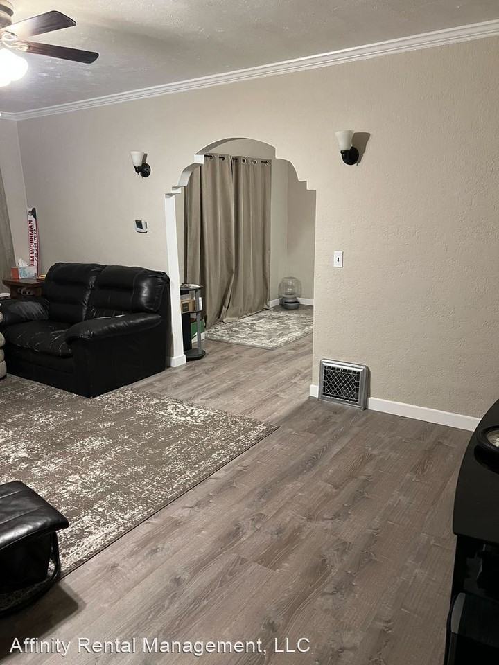 1031 N Lincoln Ave - Photo 2 of 34