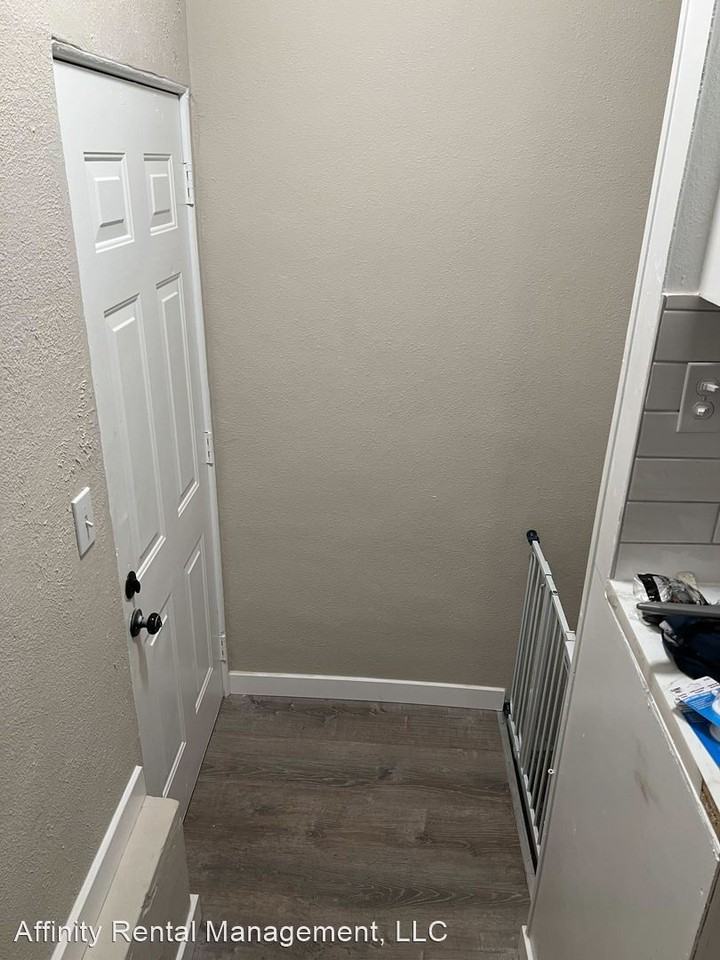1031 N Lincoln Ave - Photo 3 of 34