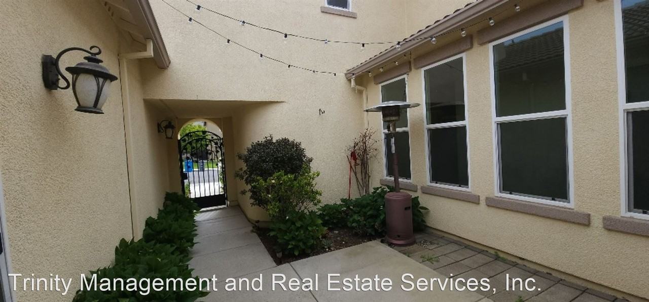 235 Sorrento Ln - Photo 3 of 33