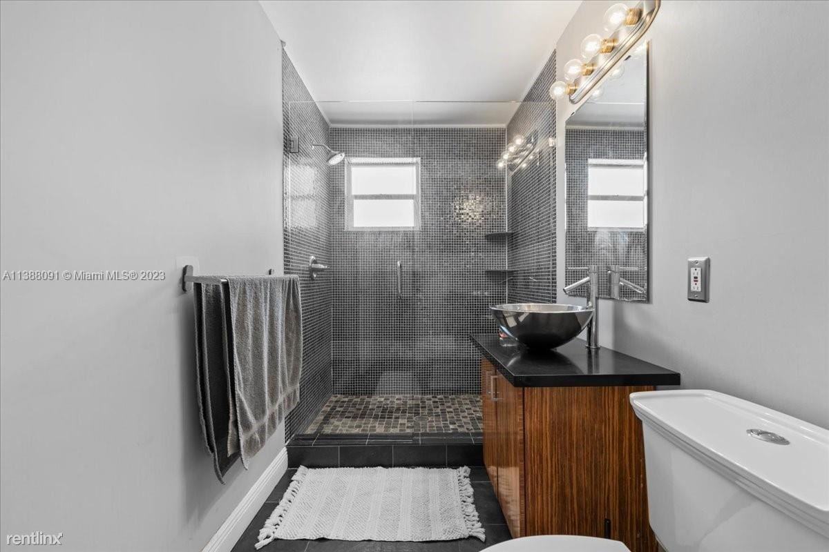 3700 Sw 16th St - Photo 3 of 10