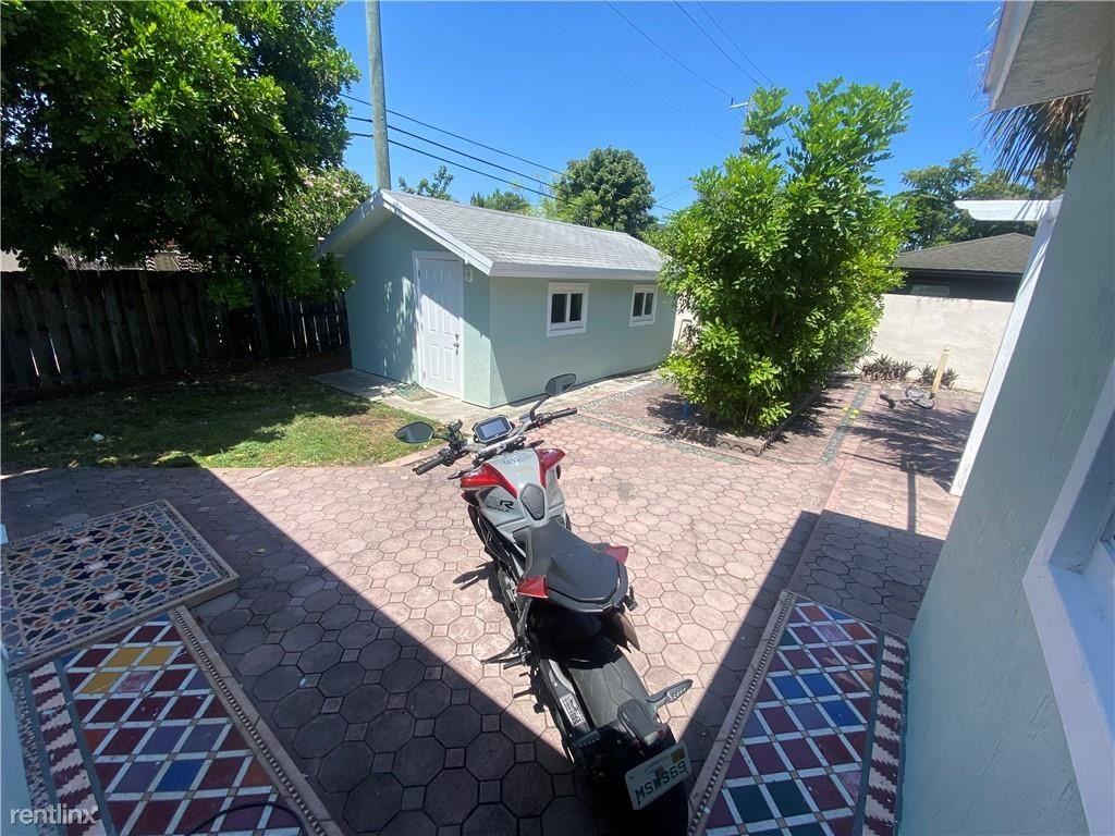 3321 Sw 16th Ct - Photo 2 of 10