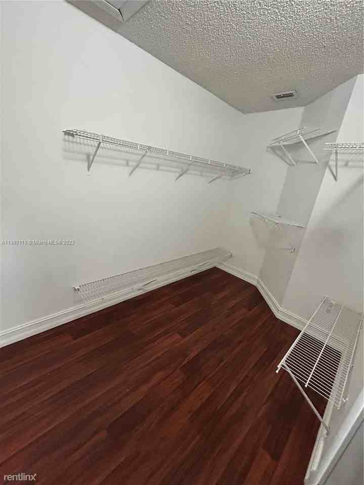 18427 Nw 11th St - Photo 3 of 16