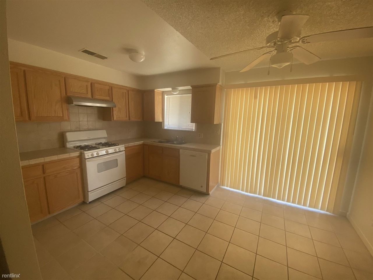 11411 Redwood St - Photo 3 of 13