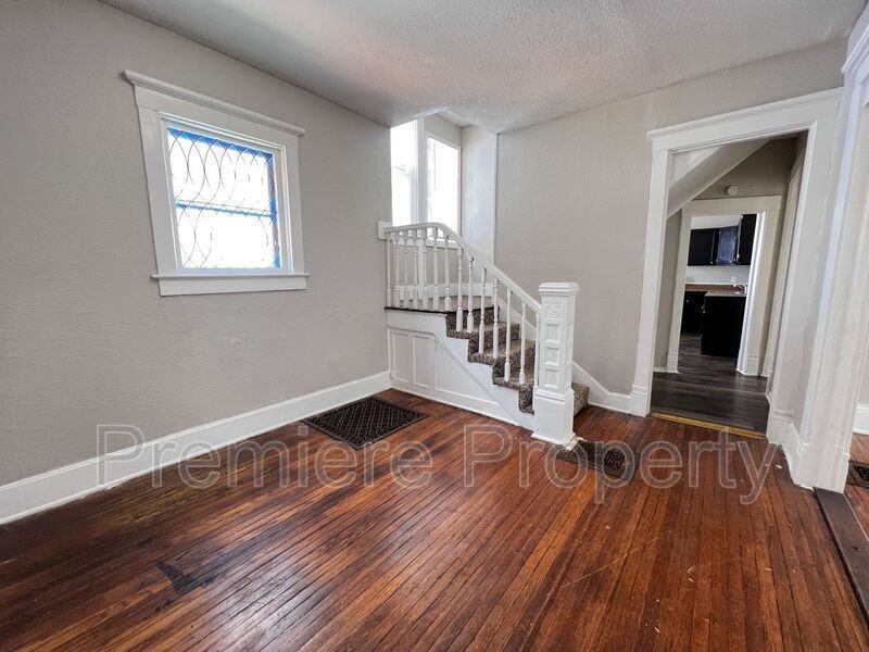 515 Spruce Ave - Photo 2 of 20