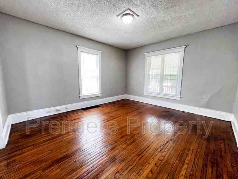 515 Spruce Ave - Photo 3 of 20