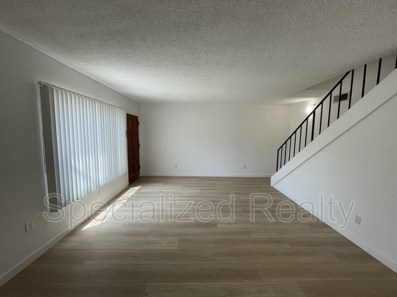 322 E Dryden St - Photo 3 of 11