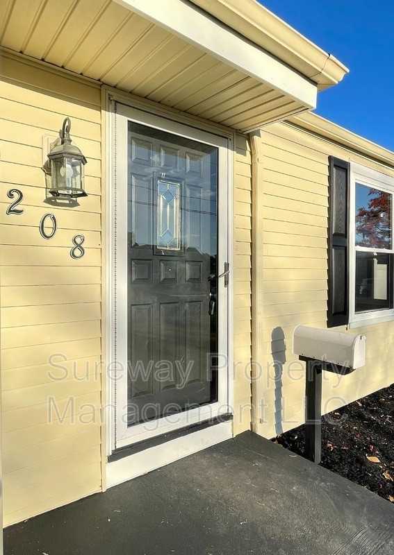 208 Knight Ave - Photo 2 of 16