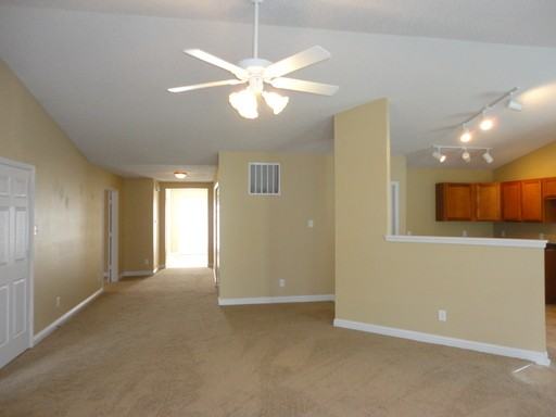 466 Parkview Dr - Photo 2 of 20