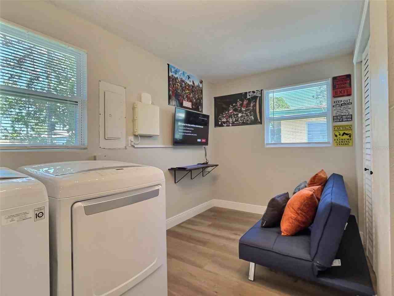 4658 Maceachen Blvd - Photo 5 of 35