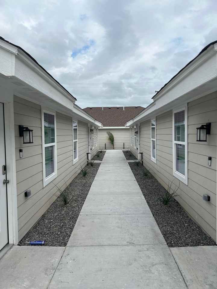 2120 Southridge Ave #D - Photo 4 of 11