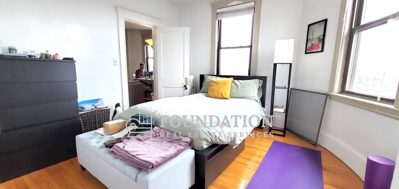 1695 Commonwealth Ave #5 - Photo 4 of 10